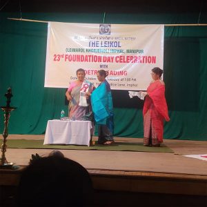 Felicitation to the moderator (Chongtham  Ongbi Subadani) of poetry reading